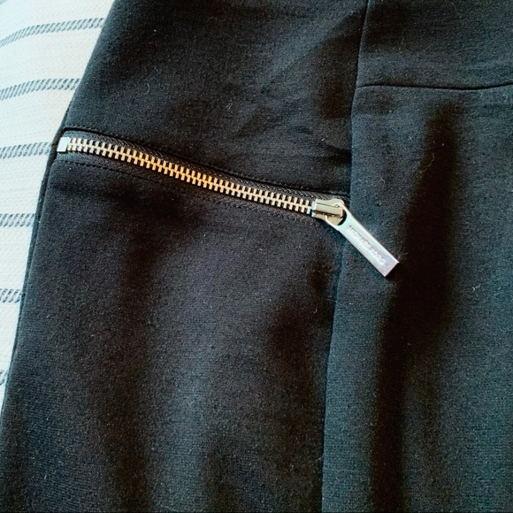 Micheal Kors mini skirt with sliver hard wear - Picture 6 of 11